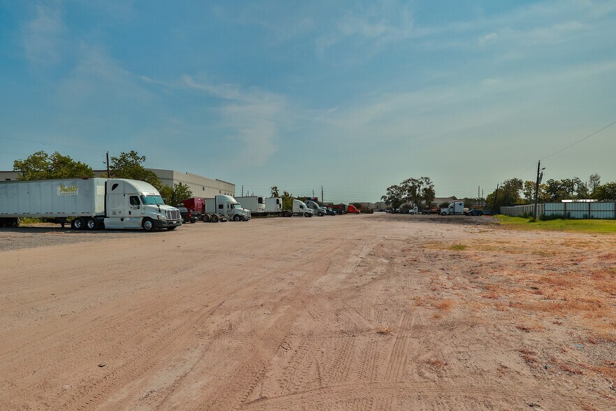 More Photos Of 11615 Cutten Rd, Houston Land For Sale