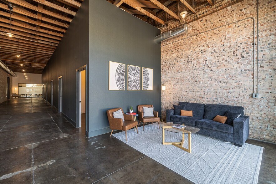 More Photos Of 611 Broadway, Lubbock Storefront For Sale