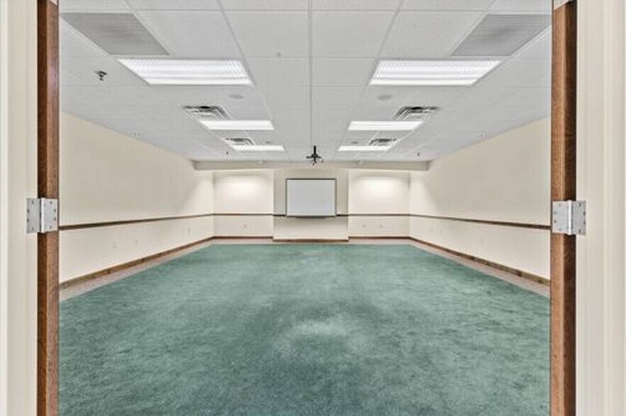 More Photos Of 1845 Midpark Rd, Knoxville Office For Lease