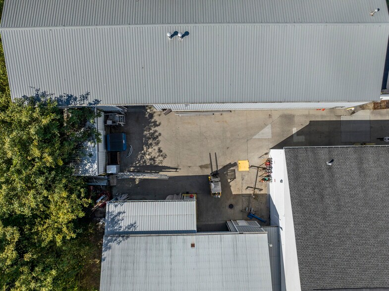 More Photos Of 5095 Crookshank Rd, Cincinnati Light Manufacturing For Sale