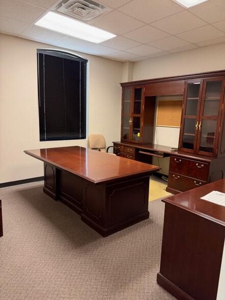 More Photos Of 3000 Gilmer Rd, Longview Storefront Retail Office For Lease