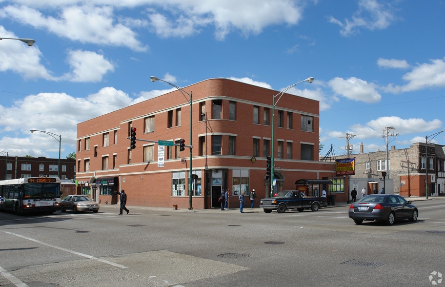 More Photos Of 4801 W Chicago Ave, Chicago Apartments For Lease