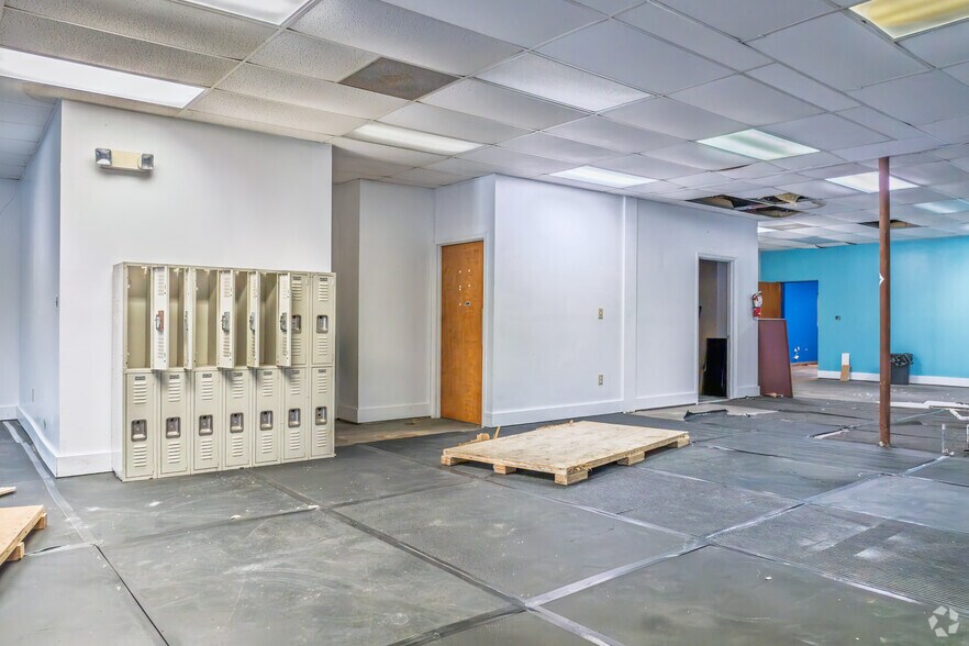 More Photos Of 211 W Cronly St, Laurinburg Office For Sale