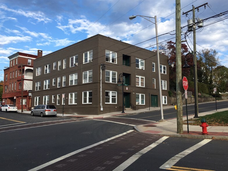 Primary Photo Of 267-269 Main St, Bristol Apartments For Sale