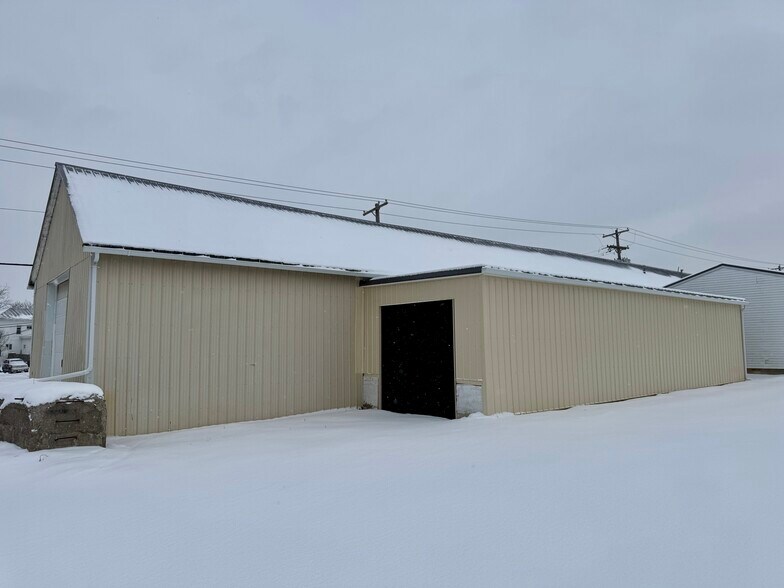 More Photos Of 66 Walnut St, Plymouth Warehouse For Lease