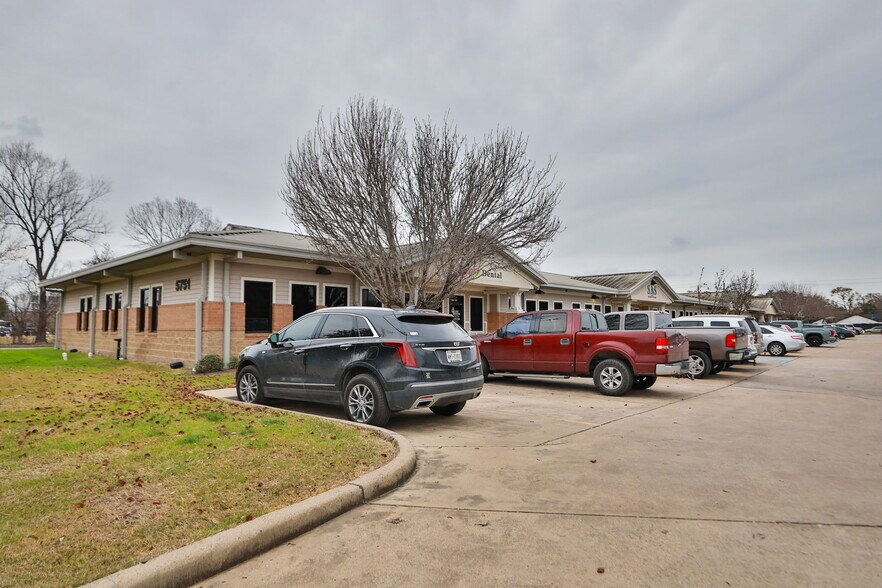 More Photos Of 5751 Blythewood St, Houston Medical For Sale