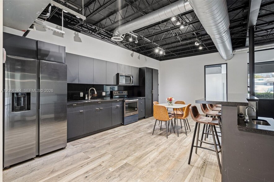 More Photos Of 4885 NW 7th Ave, Miami Office For Sale