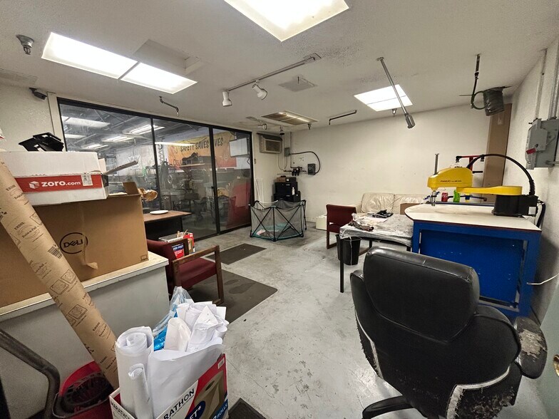 More Photos Of 9128 Rose St, Bellflower Manufacturing For Lease