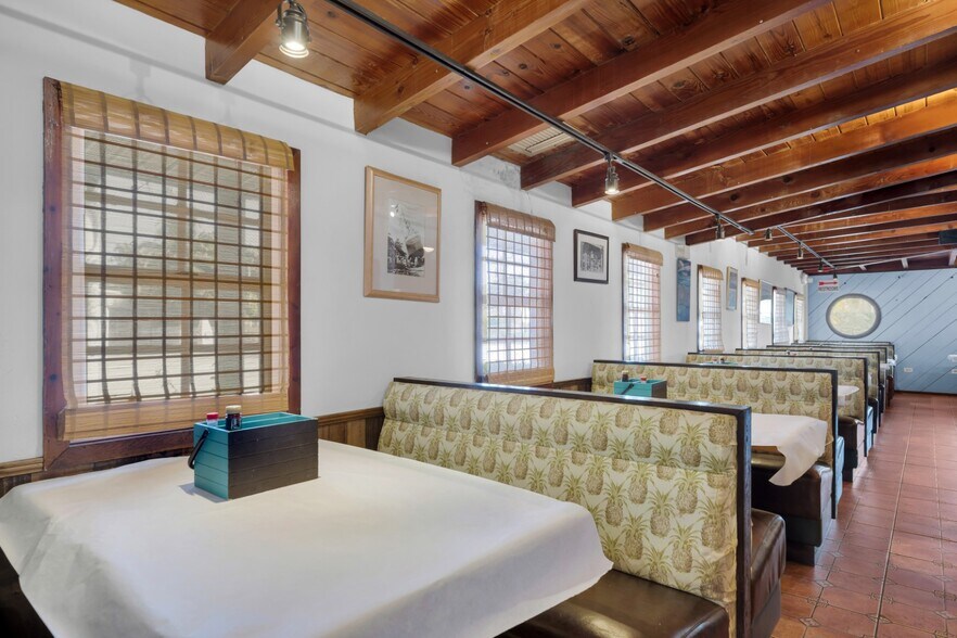 More Photos Of 81901 Overseas Hwy, Islamorada Restaurant For Sale