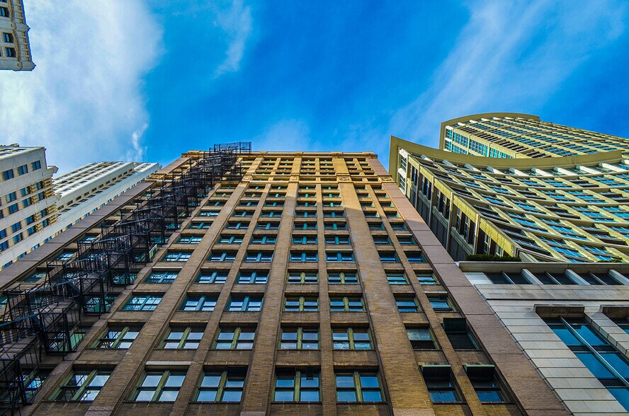More Photos Of 111 N Wabash Ave, Chicago Office For Lease