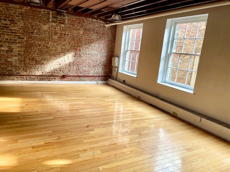 More Photos Of 19 Fulton St, New York Office For Lease