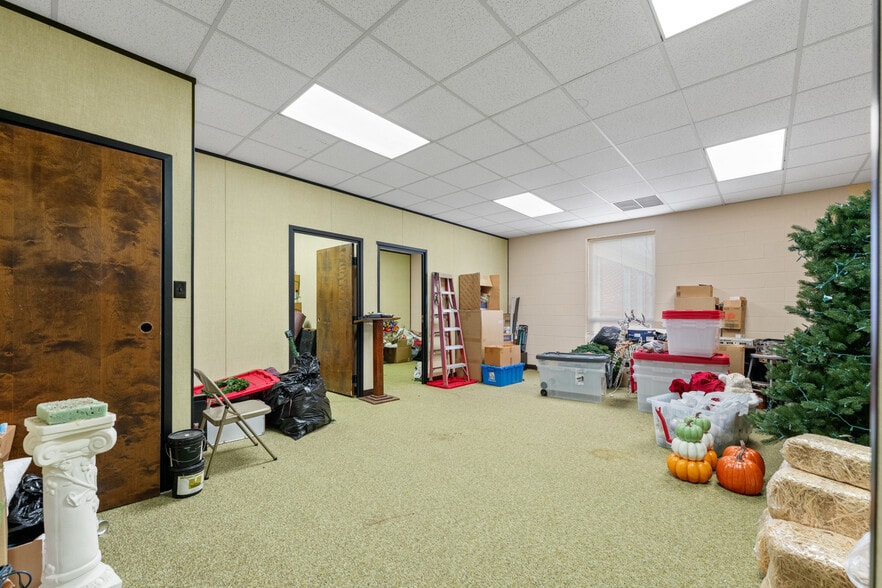 More Photos Of 3411 Covington Pike, Memphis Religious Facility For Sale