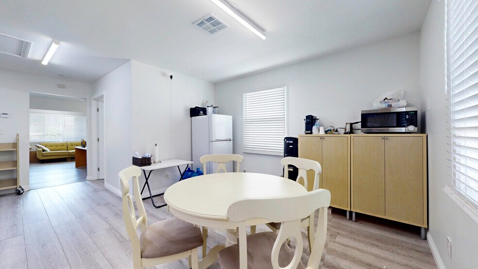 More Photos Of 6851 Foothill Blvd, Tujunga Office Residential For Sale