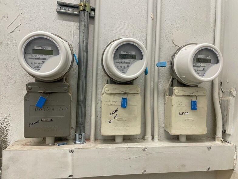 More Photos Of 15 E Iowa Ave, Denver Storefront For Lease