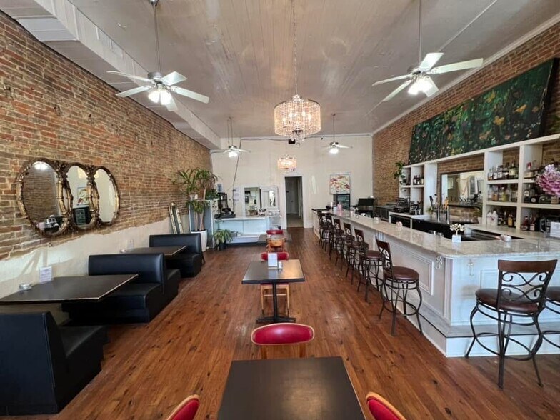 More Photos Of 119 E 5th St, Bonham Restaurant For Sale