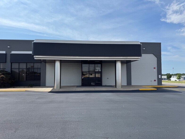 More Photos Of 1550-1570 W Battlefield St, Springfield Freestanding For Lease