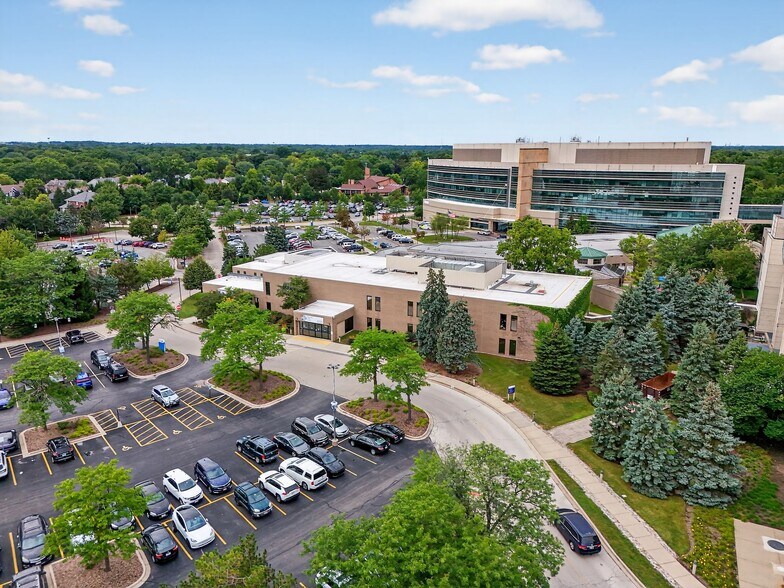 More Photos Of 890 S Garfield Ave, Libertyville Medical For Lease