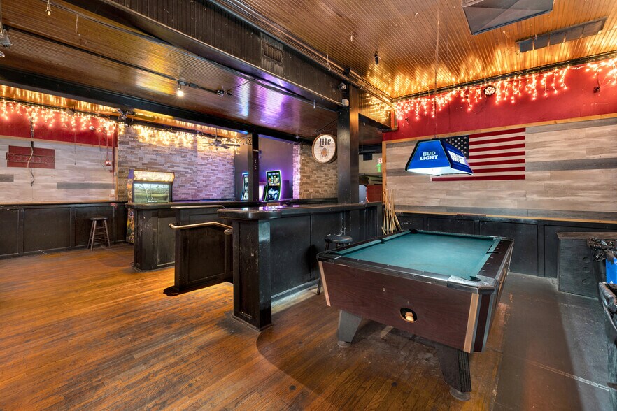 More Photos Of 139 E Hopkins St, San Marcos Bar For Sale