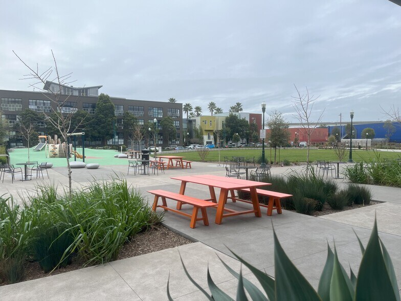 More Photos Of 4310-4515 Hubbard st, Emeryville Apartments For Lease