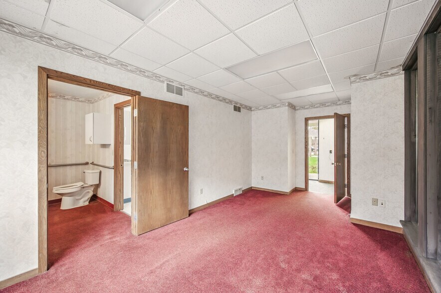 More Photos Of 2000 Green St, Farrell Medical For Sale