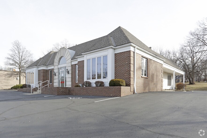 More Photos Of 6011 Nieman Rd, Shawnee Office For Lease