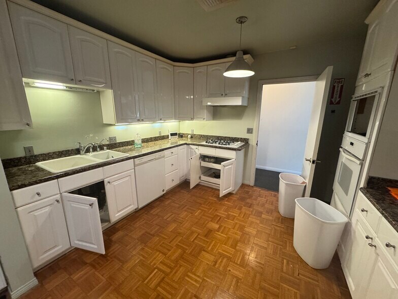 More Photos Of 434 N Larchmont Blvd, Los Angeles Office For Lease