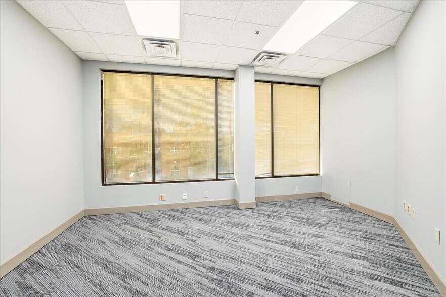 More Photos Of 2252 Killearn Center Blvd, Tallahassee Office For Lease