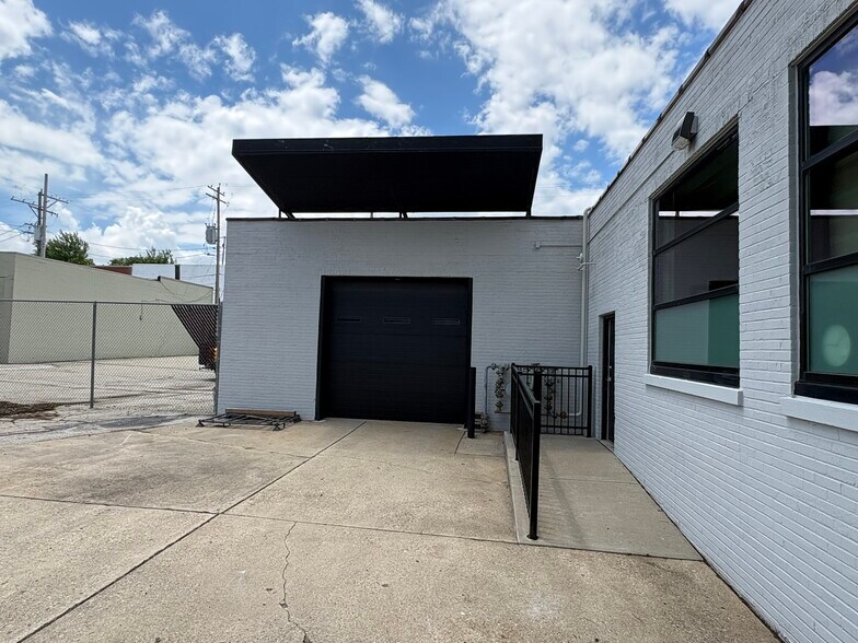 More Photos Of 101 W Capitol Dr, Milwaukee Warehouse For Sale