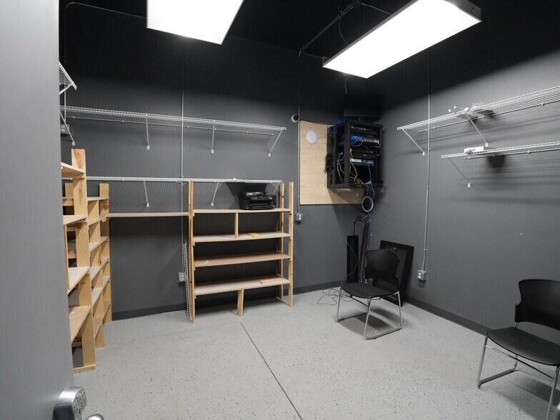 More Photos Of 3210 27th St W, Williston Office For Lease