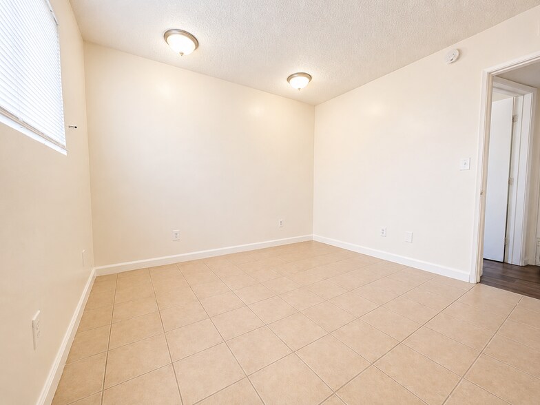 More Photos Of 1500 Owens St, Bakersfield Multifamily For Sale
