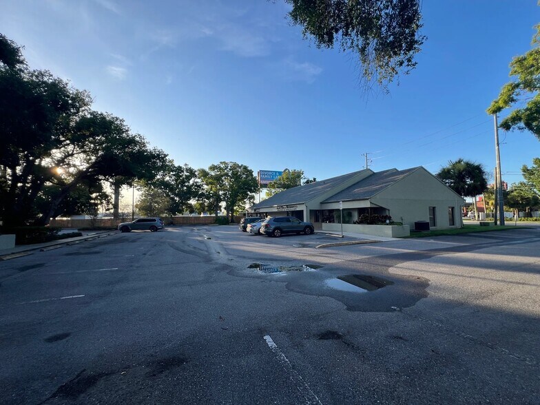 More Photos Of 32502 US Highway 19 N, Palm Harbor Medical For Lease