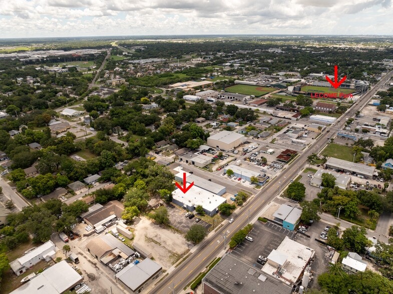 More Photos Of 1027 9th St W, Bradenton Shelter For Lease