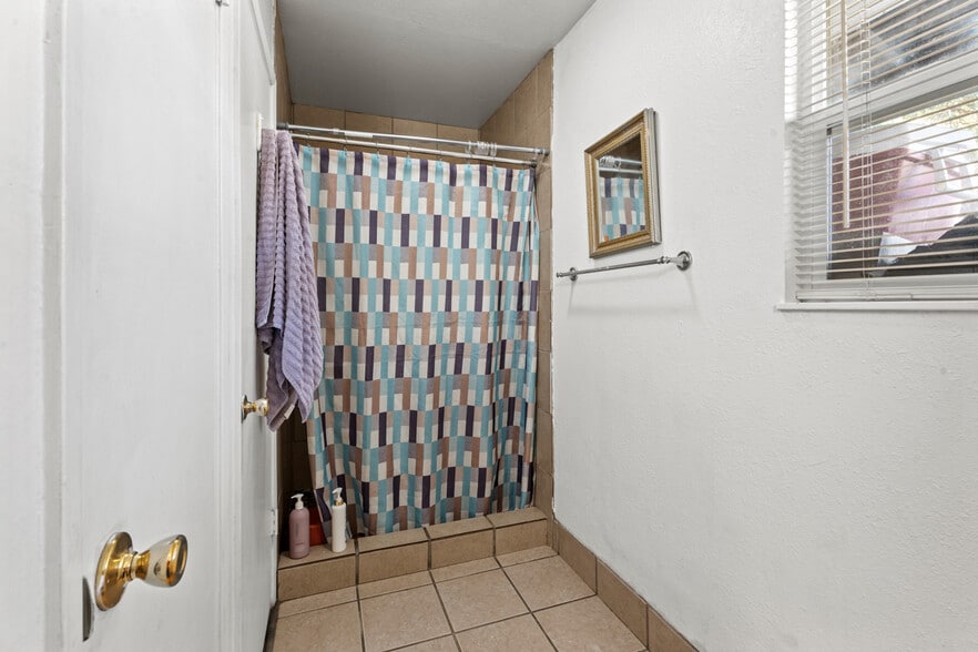 More Photos Of 2020 S Dora St, Ukiah Apartments For Sale