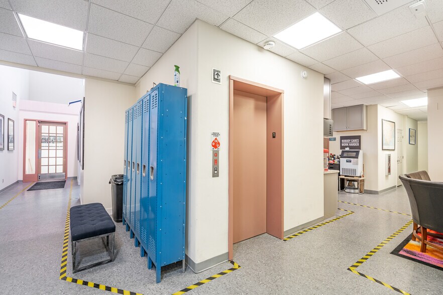 More Photos Of 124 Siringo Rd, Santa Fe Office For Sale