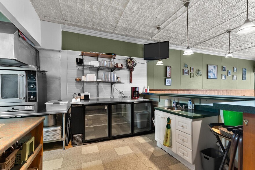 More Photos Of 1027 S Main St, Oshkosh Restaurant For Sale