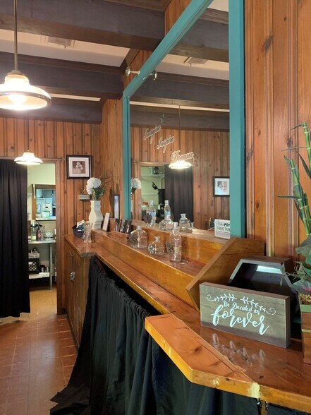 More Photos Of 10 Enfield St, Cincinnati Freestanding For Lease