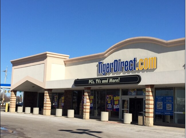 More Photos Of 675 W Golf Rd, Hoffman Estates Storefront For Lease