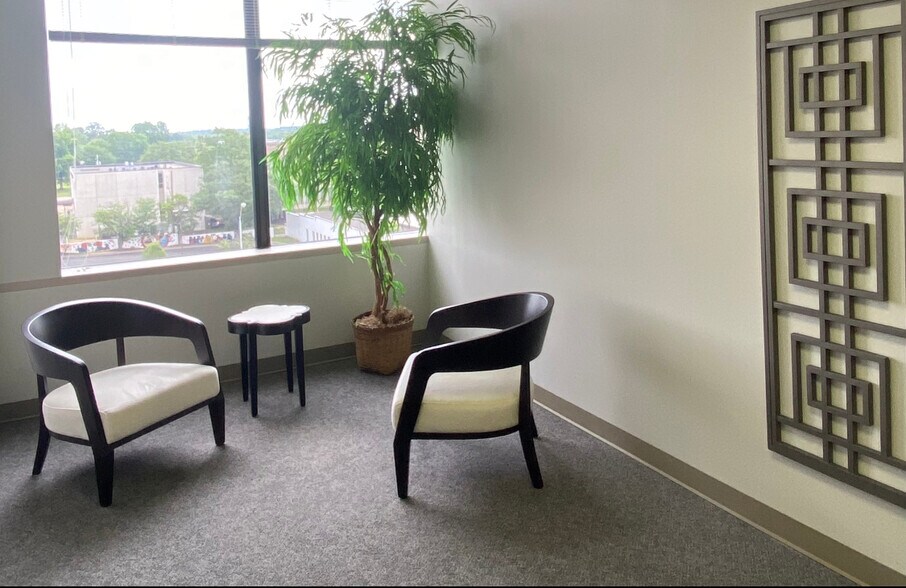 More Photos Of 300 Olive St, Texarkana Office For Lease