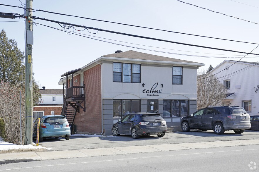 Primary Photo Of 325 Boul Grand, L'Île-Perrot Storefront Retail Residential For Sale