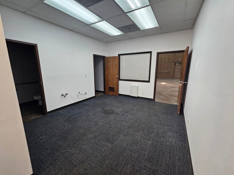 More Photos Of 2930-2938 Janitell Rd, Colorado Springs Showroom For Lease