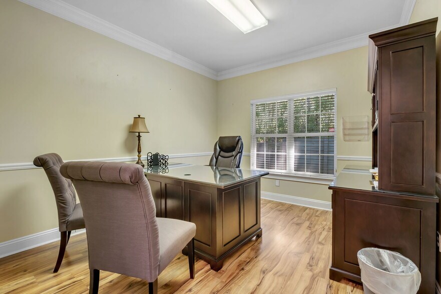 More Photos Of 2888 Mahan Dr, Tallahassee Medical For Lease