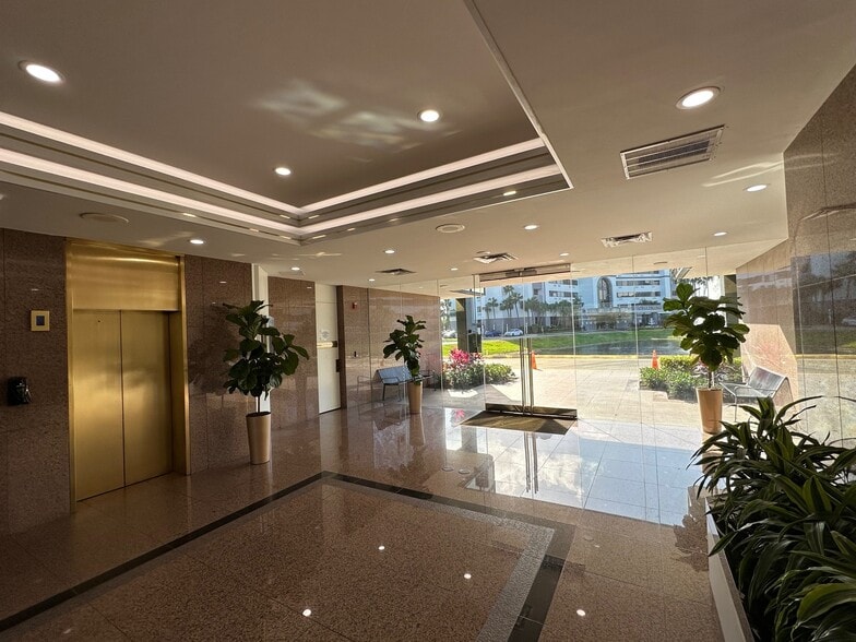 More Photos Of 1800 S Australian Ave, West Palm Beach Office For Lease