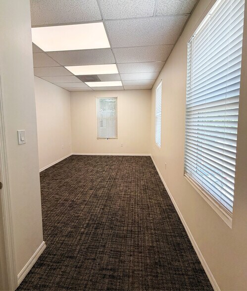 More Photos Of 166 Lookout Pl, Maitland Medical For Lease