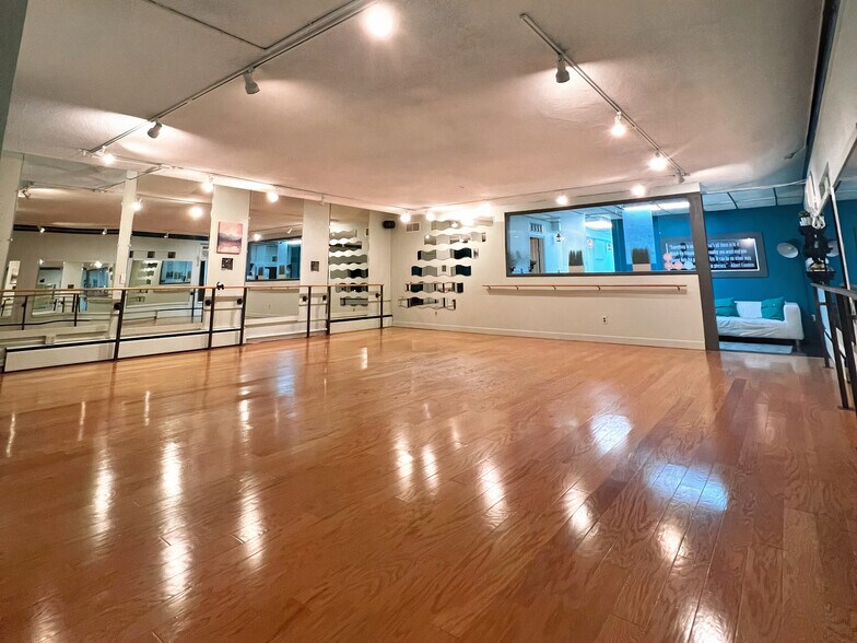 More Photos Of 520 Cherokee St, Denver Freestanding For Lease