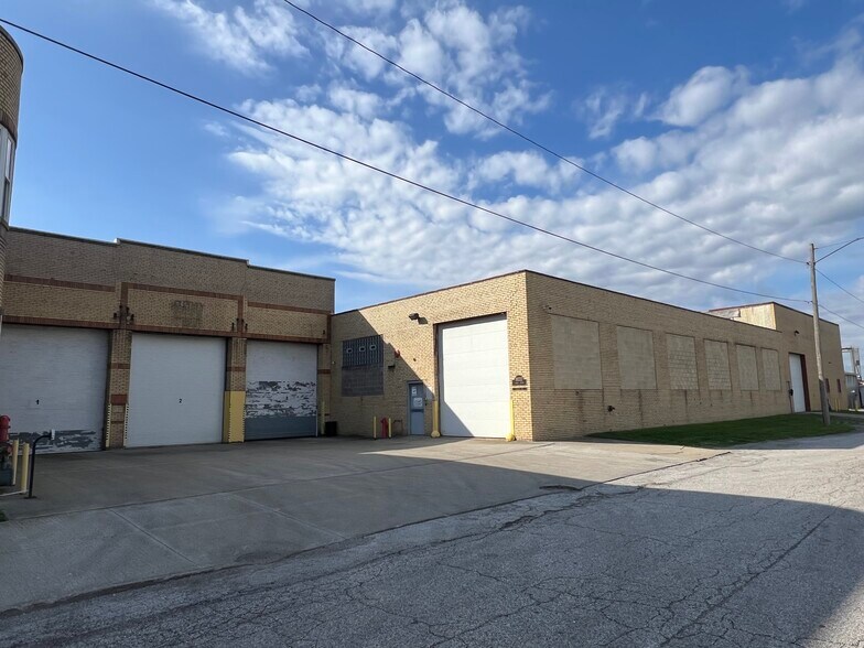 More Photos Of 18222 Lanken Ave, Cleveland Manufacturing For Lease