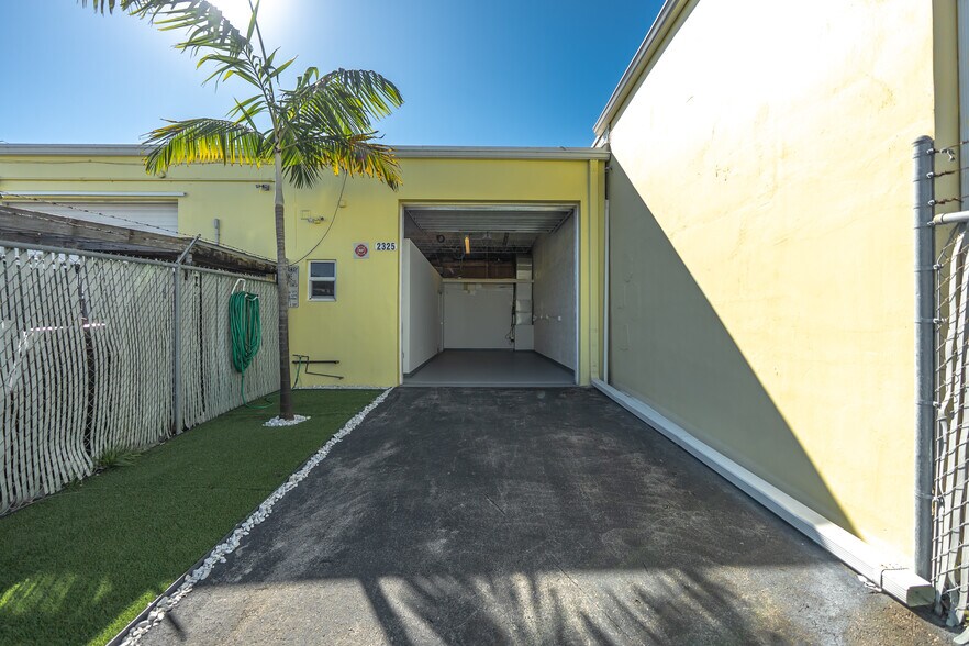 More Photos Of 2301-2325 NW 30th St, Oakland Park Warehouse For Sale