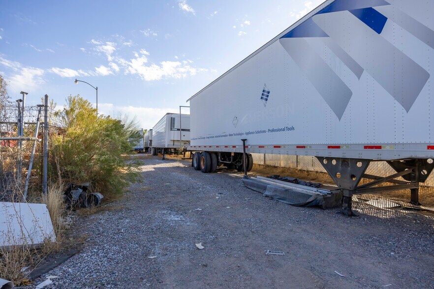 More Photos Of 655 W Cottonwood Ln, Casa Grande Showroom For Sale