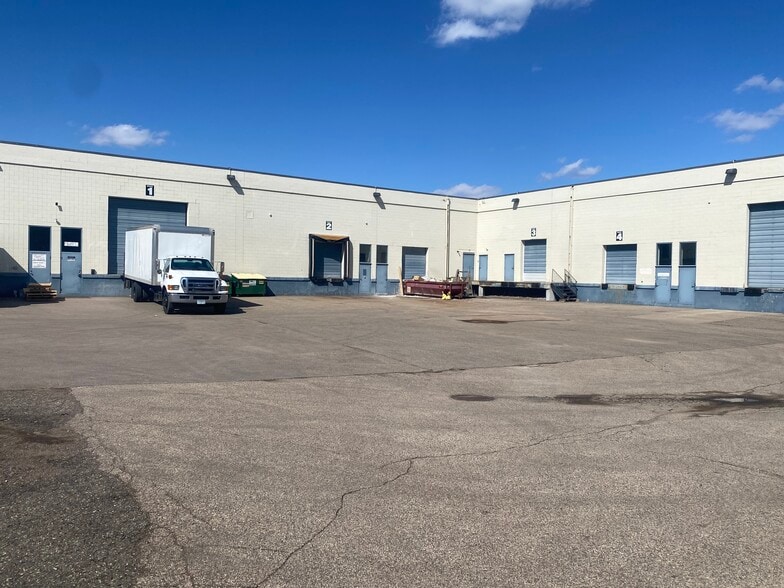 More Photos Of 8892-8910 Wentworth Ave S, Bloomington Light Manufacturing For Lease