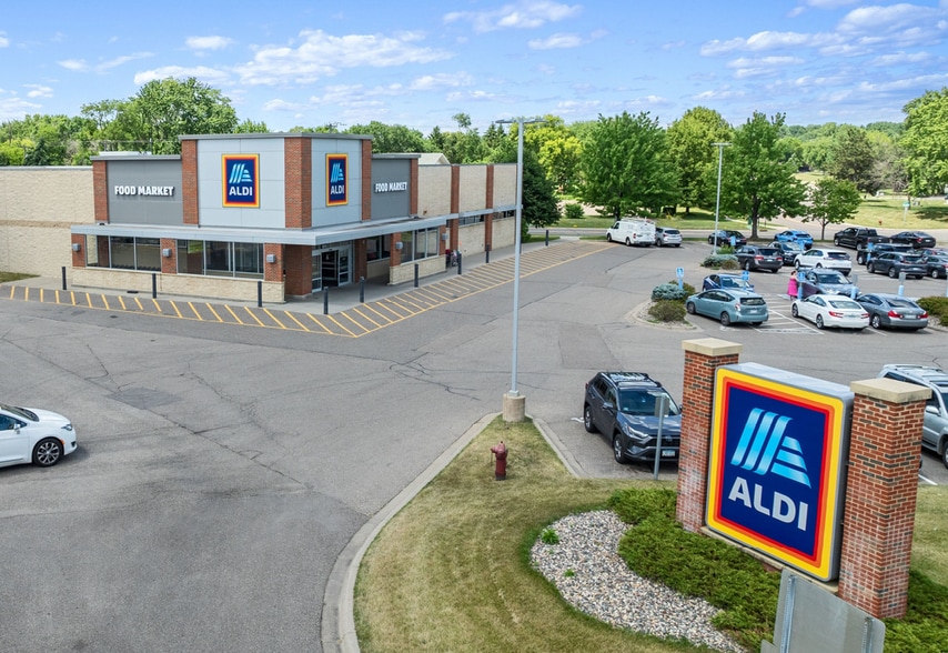 More Photos Of 9010 Jamaica Ave S, Cottage Grove Supermarket For Sale