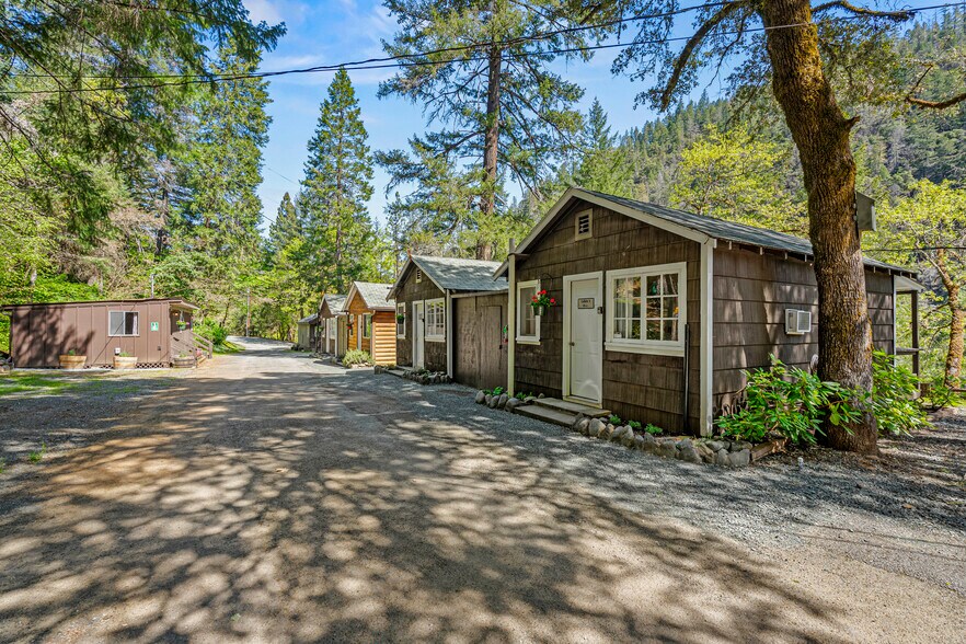 More Photos Of 11744 Galice Rd, Merlin Hotel For Sale
